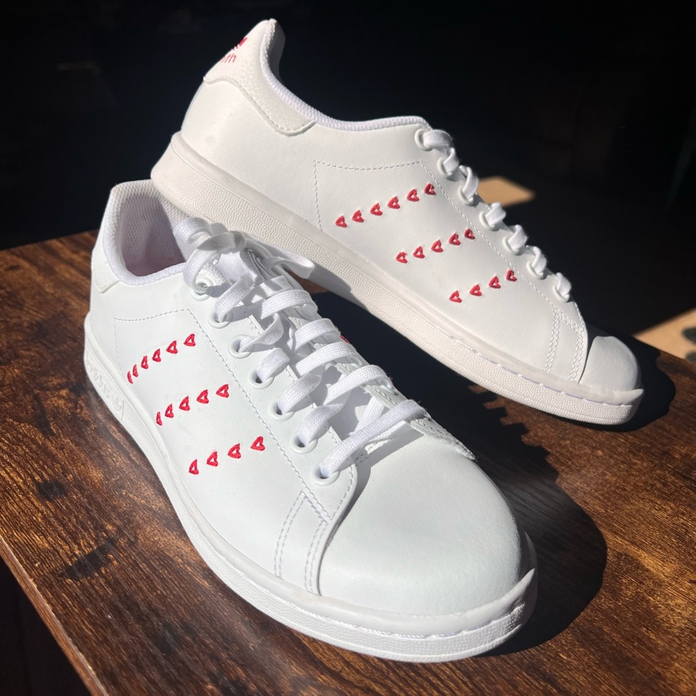 Women’s Adidas Stan Smith Heart Shies Sneakers Sz 6.5 LIKE NEW
